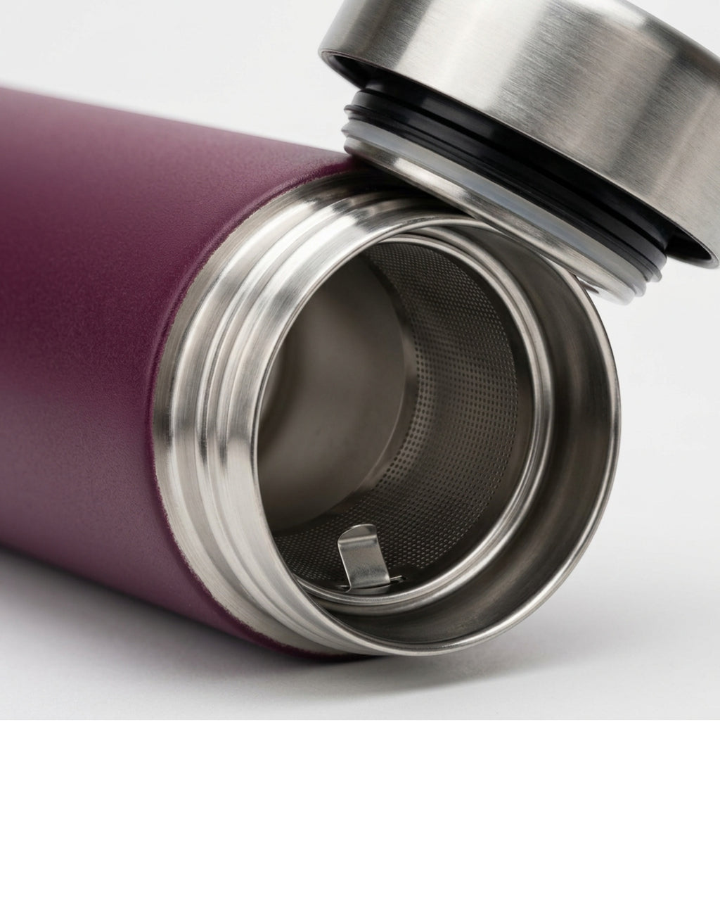 Nelou Vacuum Insulated Cup 18 fl oz Deep Plum Twist Lid Tea Basket - Detail view
